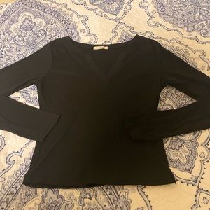 Black v-neck long sleeve